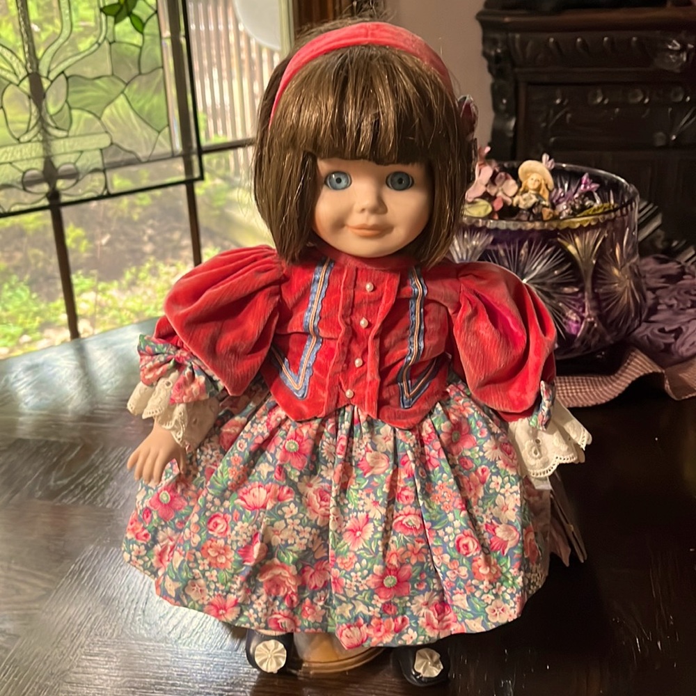 DYNASTY Musical 🎵 Porcelain  Doll